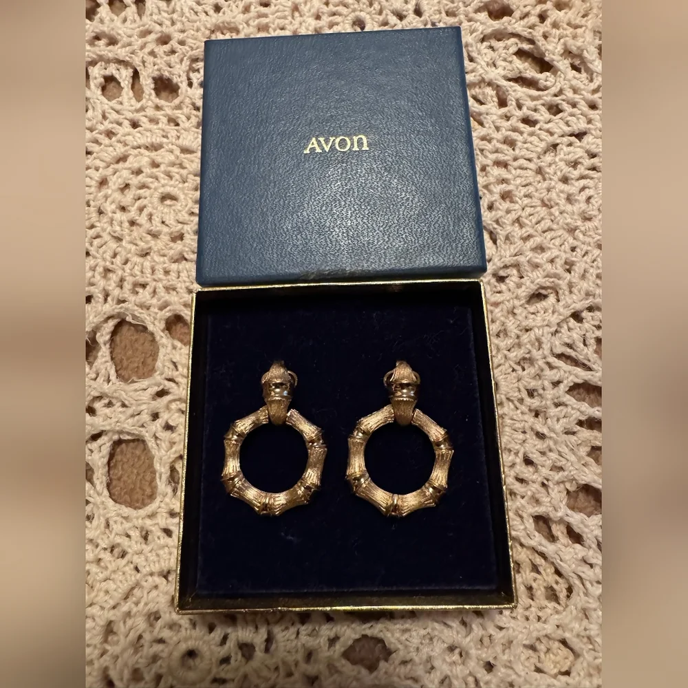 Avon Gold-tone Bamboo-Style Door Knocker Dangle Clip Earrings - Picture 2 of 5